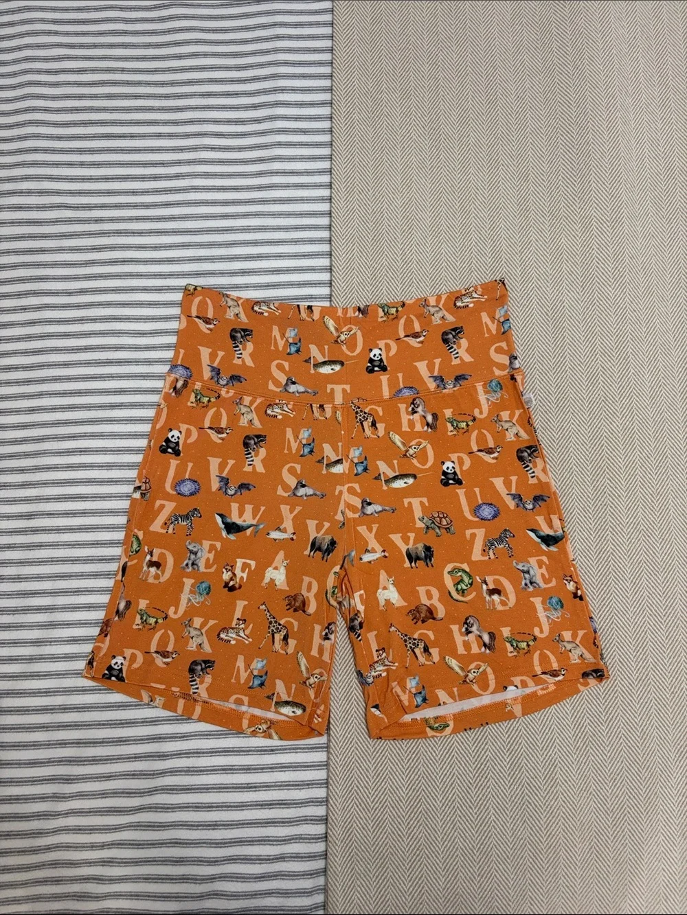 NWOT Darling Daisies Bamboo Alphabet Animals Lounge Set Pjs Oversized Tee Bikers